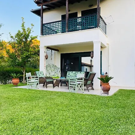 Detached With Sea View *