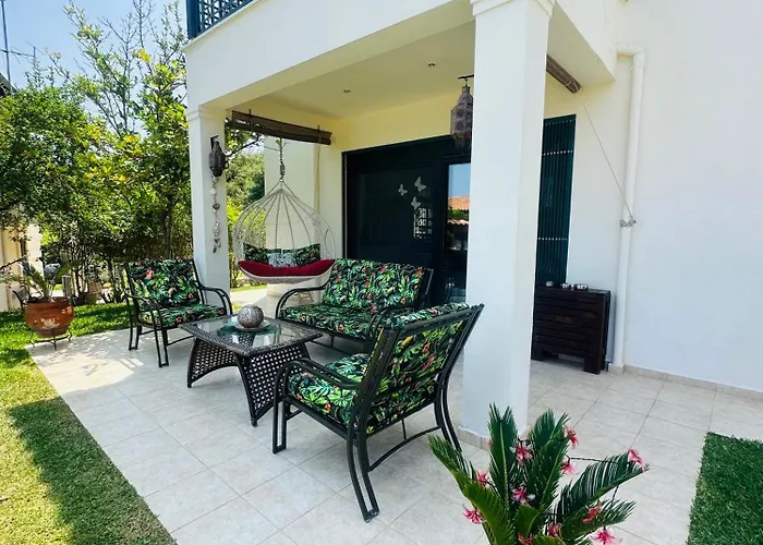 Detached With Sea View *