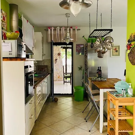 בית נופש Detached With Sea View חניוטי